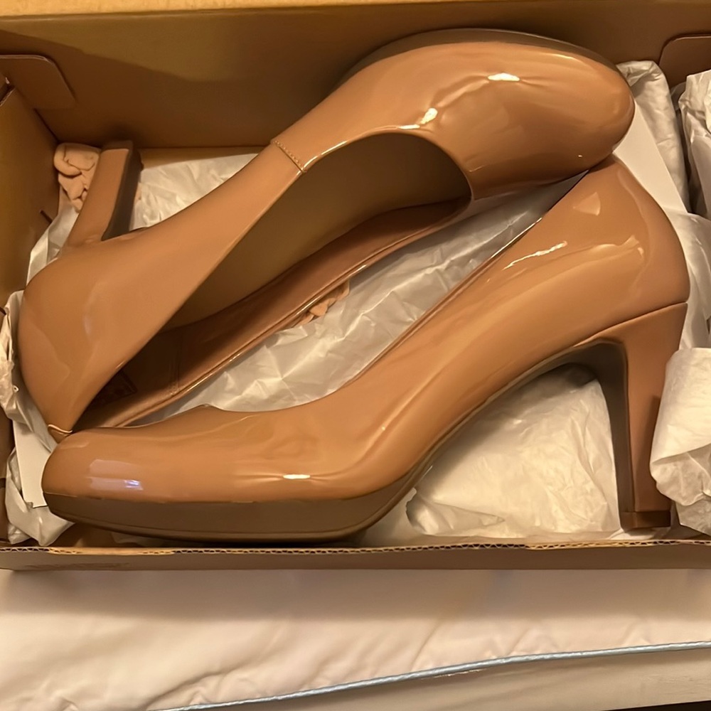 BRAND NEW CLARKS HEELS